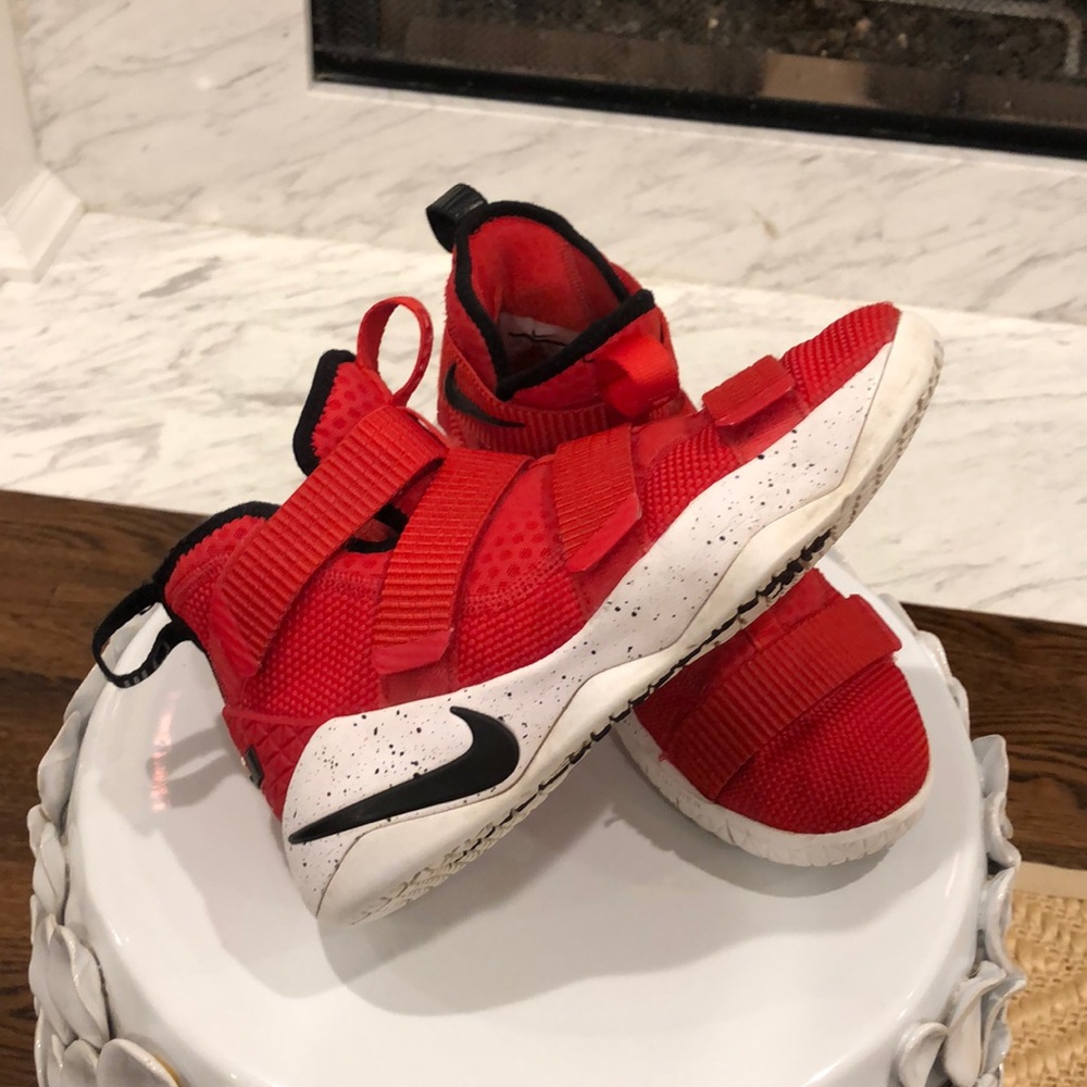Nike Lebron Soldier XI (11) youth basketball shoe